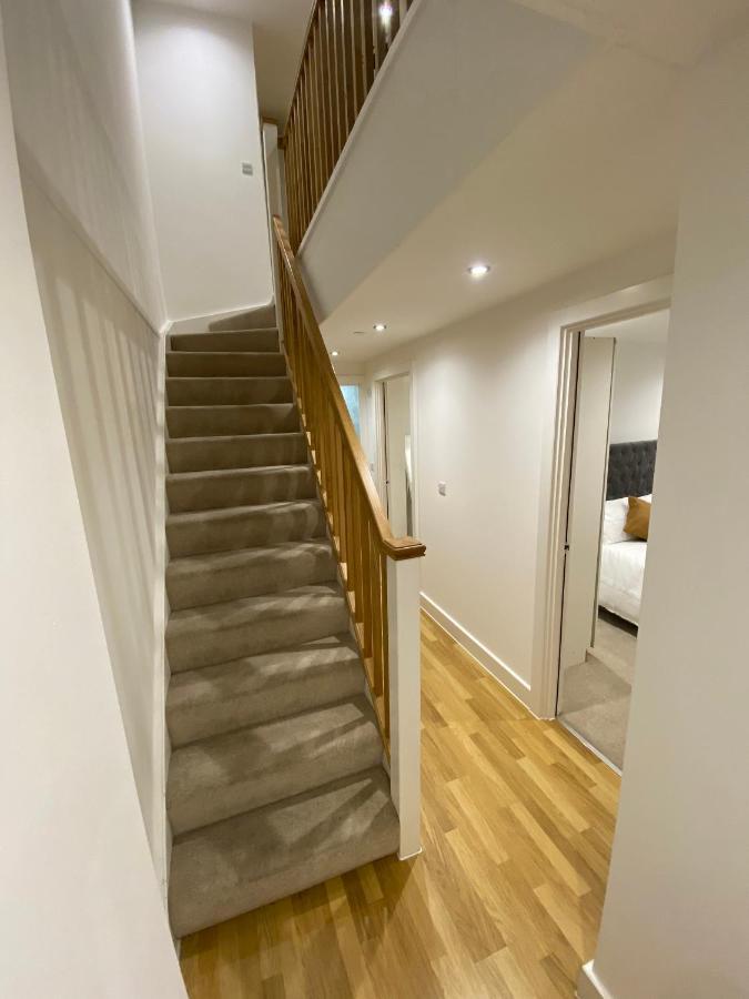 Modern 2 Bed Apartment With Juliet Balcony - Dhb Stays ลีดส์ ภายนอก รูปภาพ