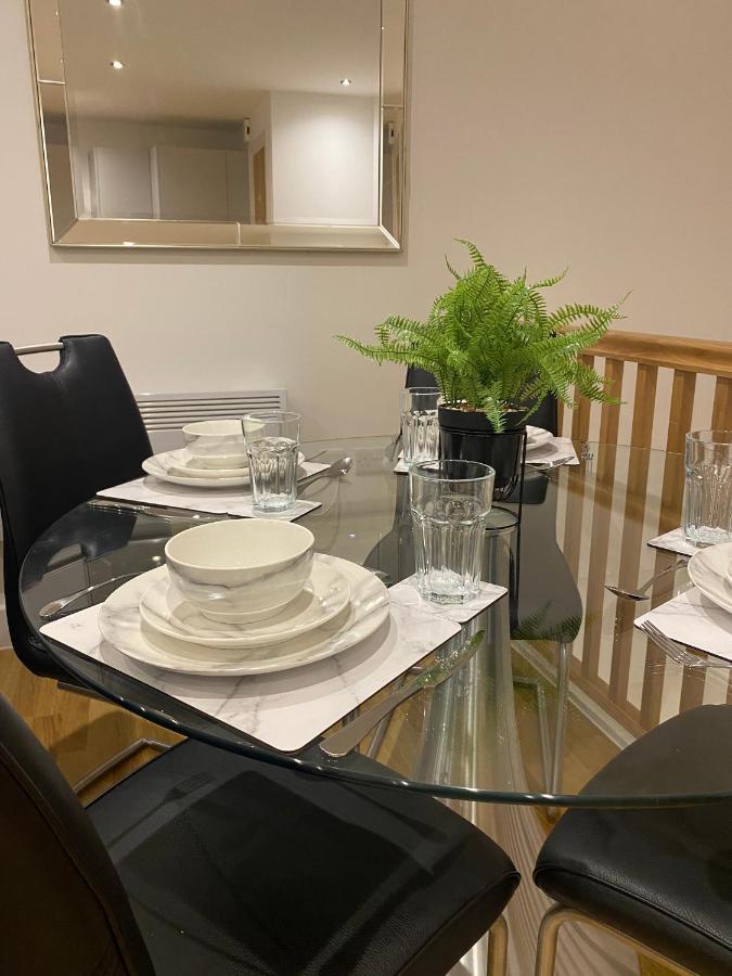 Modern 2 Bed Apartment With Juliet Balcony - Dhb Stays ลีดส์ ภายนอก รูปภาพ